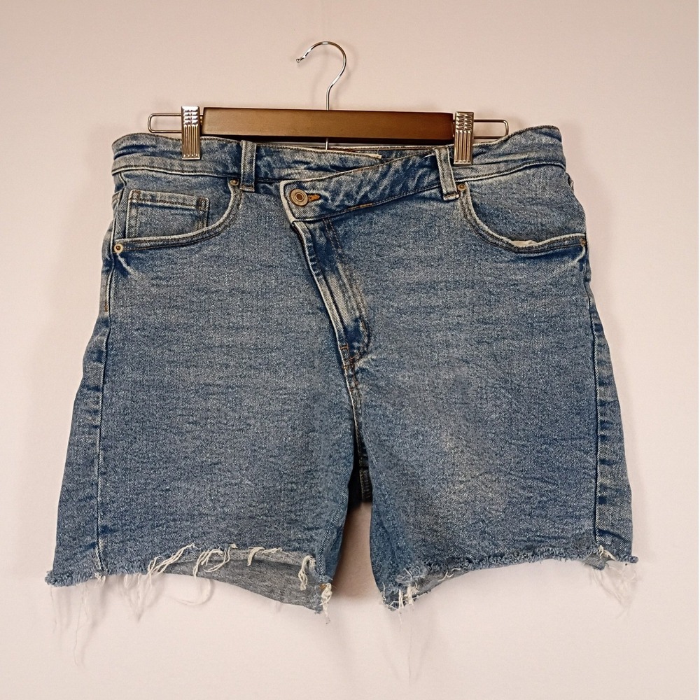 Edgy Asymmetrical Ardene Womens Size 11 Blue High Rise Raw Hem Denim Midi Shorts